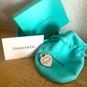Tiffany & Co. MEDIUM size Heart Charm Return to Tiffany’s w/ pouch & box